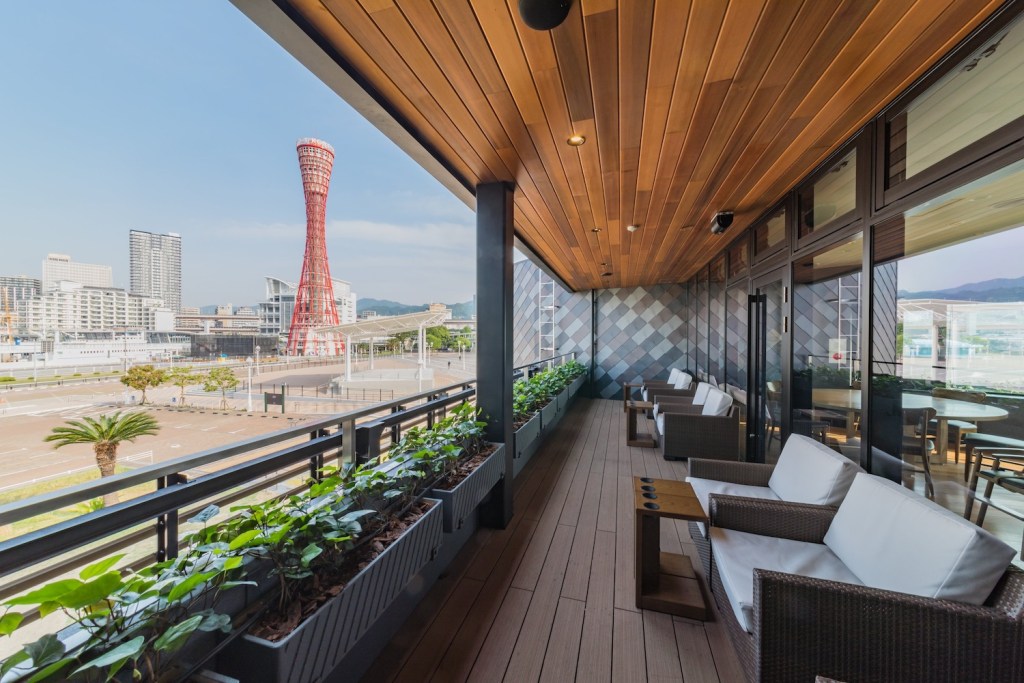 スターバックスコーヒージャパンから引用した神戸メリケンパーク店の写真