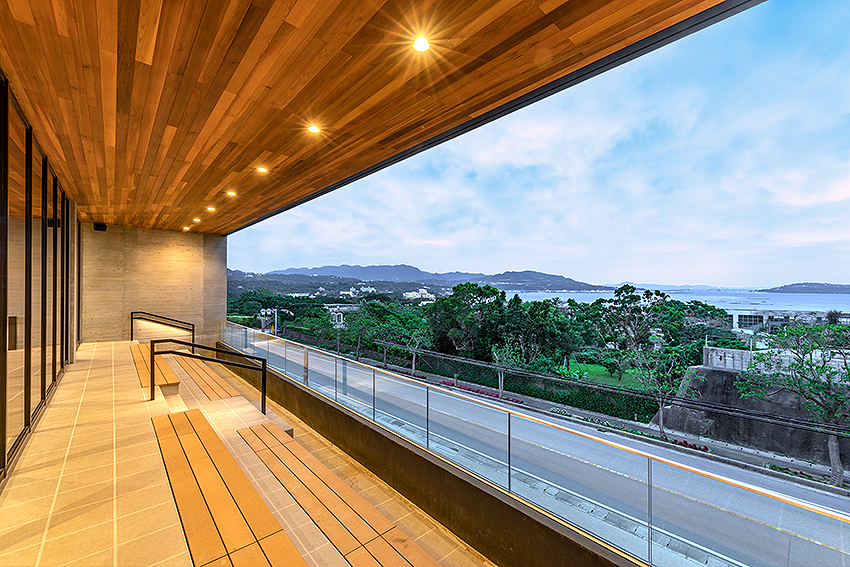 スターバックスコーヒージャパンから引用した沖縄本部町店の写真